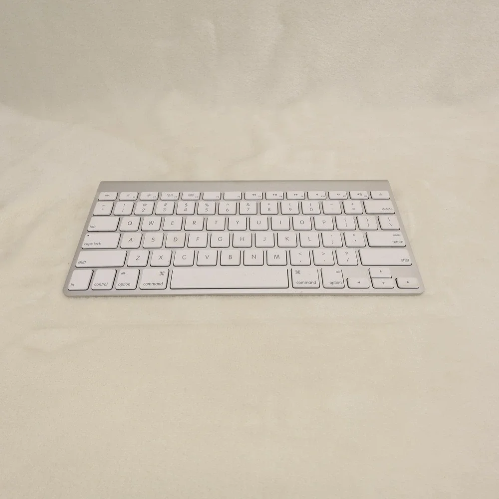 Apple A1314 Wireless Bluetooth Keyboard Silver Aluminum MC184LL/B